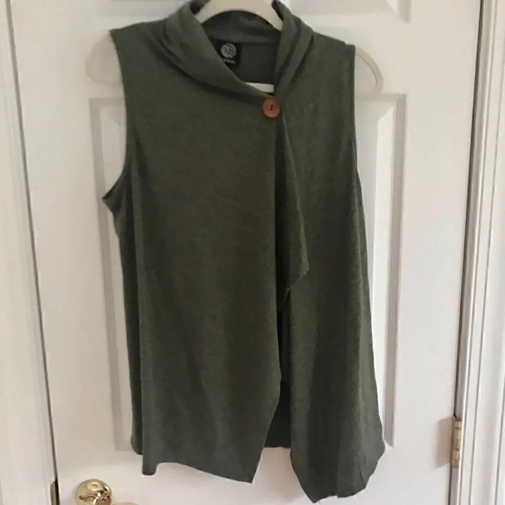 Babeau women’s green assymeyrical vest sz medium